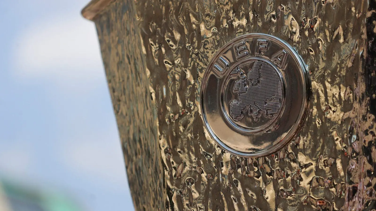 Europa league trophy scaled