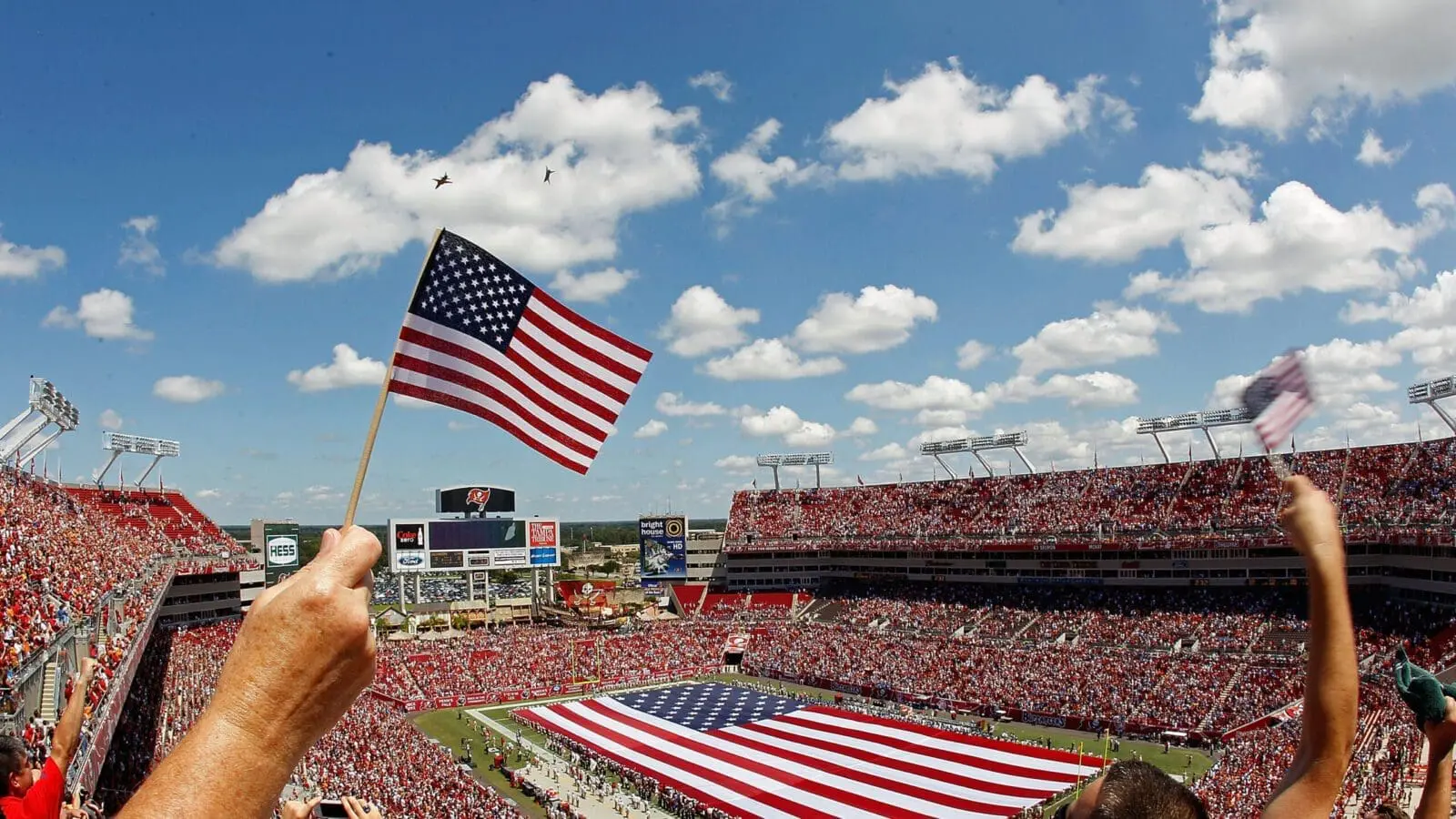 Tampa bay buccaneers raymond james stadium scaled