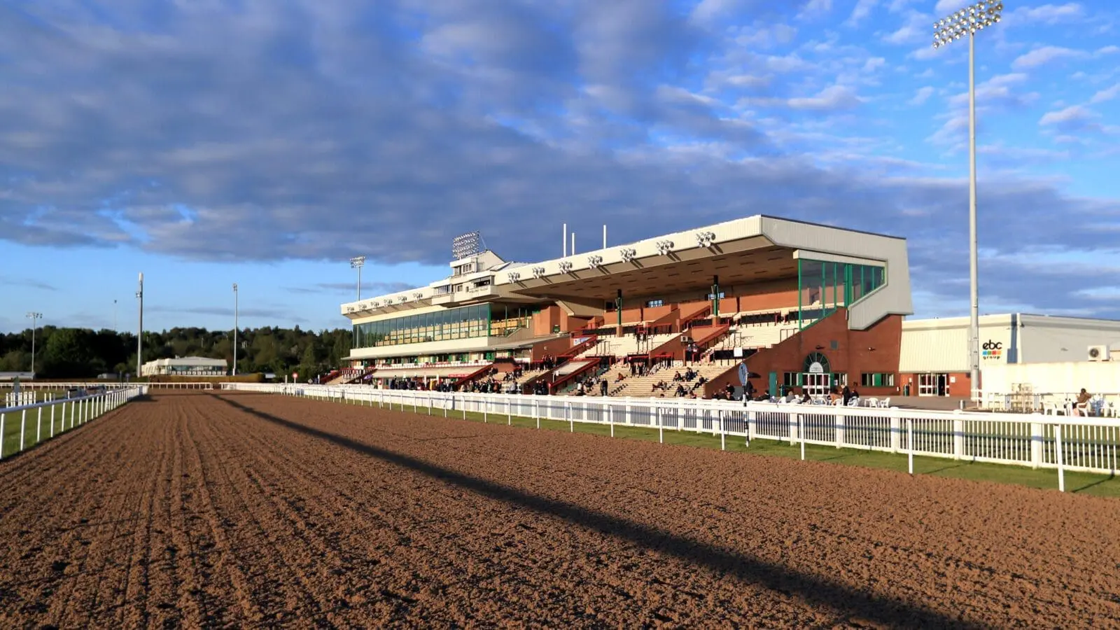 Wolverhampton races scaled